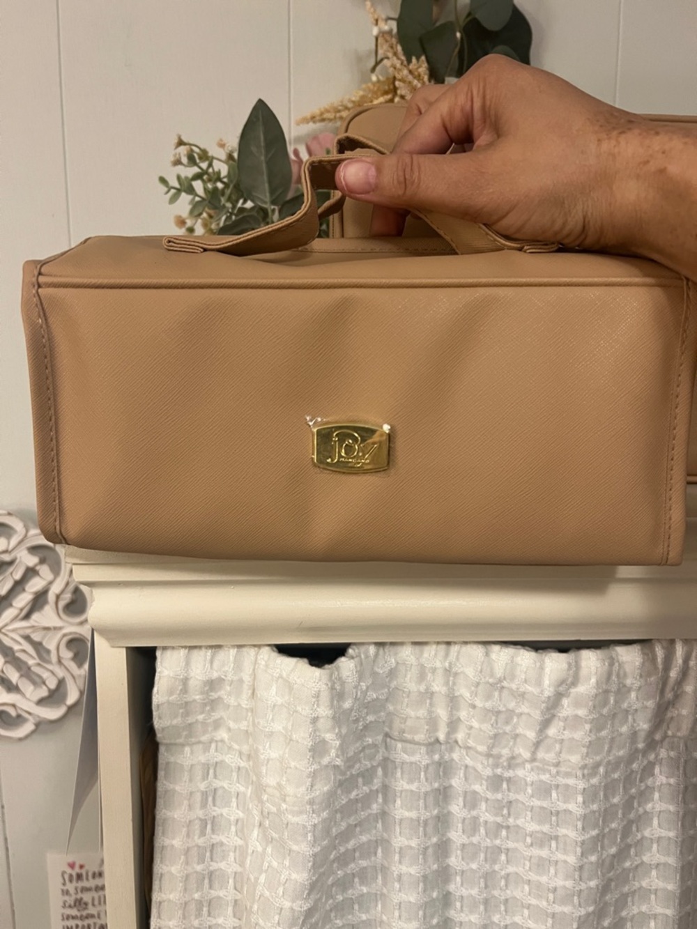 Joy Mangano 2 piece set-Tan jewelry case and roll- up cosmetic or jewelry bag - Picture 3 of 9